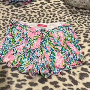 Mermaids Lilly Pulitzer pink shorts scallop hem like new